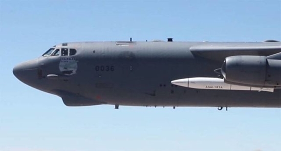 AGM-183A ưu việt hơn Kinzhal ở chỗ nó không đòi hỏi máy bay mang phóng phải leo tới độ cao thật lớn và duy trì vận tốc Mach 2 như Kinzhal mà vẫn dễ dàng đạt tới thông số thiết kế. AGM-183A ưu việt hơn Kinzhal ở chỗ nó không đòi hỏi máy bay mang phóng phải leo tới độ cao thật lớn và duy trì vận tốc Mach 2 như Kinzhal mà vẫn dễ dàng đạt tới thông số thiết kế.