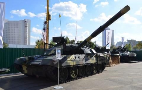 Trước khi chính thức trang bị, Ukraine đã từng nói nhiều về phiên bản tăng T-72AMT. Về cơ bản, phiên bản mới không quá khác biệt so với T-72AG trước kia. Thay đổi đáng kể nhất là xe sử dụng động cơ diesel tăng áp 6TD-2 công suất lên tới 1.200 mã lực. Trước khi chính thức trang bị, Ukraine đã từng nói nhiều về phiên bản tăng T-72AMT. Về cơ bản, phiên bản mới không quá khác biệt so với T-72AG trước kia. Thay đổi đáng kể nhất là xe sử dụng động cơ diesel tăng áp 6TD-2 công suất lên tới 1.200 mã lực.