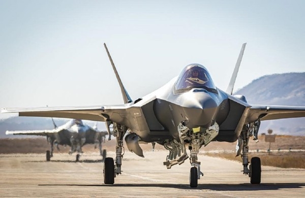 Và đây chính là nguyên nhân khiến F-35I bị giảm tính năng tàng hình rất nhiều khi so với phiên bản F-35A trong Không quân Mỹ và của những đồng minh khác mua phiên bản F-35A. Và phòng không Syria sẽ không quá khó để phát hiện và theo sát F-35I nếu nó được Không quân Israel điều đến Syria. Và đây chính là nguyên nhân khiến F-35I bị giảm tính năng tàng hình rất nhiều khi so với phiên bản F-35A trong Không quân Mỹ và của những đồng minh khác mua phiên bản F-35A. Và phòng không Syria sẽ không quá khó để phát hiện và theo sát F-35I nếu nó được Không quân Israel điều đến Syria.