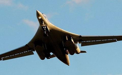 Đòn đánh đáng sợ của Tu-160M2 khi mang Kinzhal Đòn đánh đáng sợ của Tu-160M2 khi mang Kinzhal