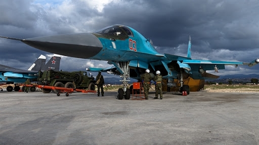 Thông tin từ Bộ Quốc phòng Nga cho biết, ngay trong mùa hè này, lô máy bay ném bom tiền tuyến Su-34 sau nâng cấp với khả năng chiến đấu mở rộng, hệ thống điện tử hàng không mới sẽ chính thức được chuyển giao cho Không quân Nga. Thông tin từ Bộ Quốc phòng Nga cho biết, ngay trong mùa hè này, lô máy bay ném bom tiền tuyến Su-34 sau nâng cấp với khả năng chiến đấu mở rộng, hệ thống điện tử hàng không mới sẽ chính thức được chuyển giao cho Không quân Nga.