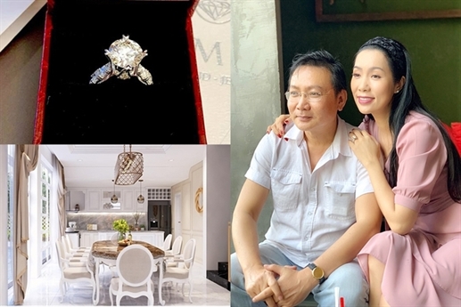 Không kém cạnh đồng nghiệp, á hậu Trịnh Kim Chi được chồng tặng chiếc nhẫn kim cương vào dịp 14/2. Đến sinh nhật vào cuối 2019, cô được tặng cả căn biệt thự làm quà. Không kém cạnh đồng nghiệp, á hậu Trịnh Kim Chi được chồng tặng chiếc nhẫn kim cương vào dịp 14/2. Đến sinh nhật vào cuối 2019, cô được tặng cả căn biệt thự làm quà.