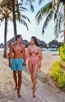 Hà Hồ và Kim Lý đang có chuyến nghỉ dưỡng tại thiên đường thế giới Maldives. Cả hai đưa Subeo đi cùng nhân dịp cậu bé được nghỉ học dài ngày. Hà Hồ và Kim Lý đang có chuyến nghỉ dưỡng tại thiên đường thế giới Maldives. Cả hai đưa Subeo đi cùng nhân dịp cậu bé được nghỉ học dài ngày.