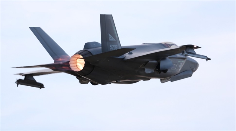 Bởi việc Na Uy bạo chi mua tiêm kích F-35 của Mỹ là nằm trong kế hoạch dùng để chống lại Nga. Theo tình huống giả định, chiến hạm và máy bay Nga xâm phạm vào vùng lãnh hải của Na Uy. Động thái Oslo đáp trả là huy động toàn bộ 52 chiếc F-35 tham gia chiến dịch đáp trả. Bởi việc Na Uy bạo chi mua tiêm kích F-35 của Mỹ là nằm trong kế hoạch dùng để chống lại Nga. Theo tình huống giả định, chiến hạm và máy bay Nga xâm phạm vào vùng lãnh hải của Na Uy. Động thái Oslo đáp trả là huy động toàn bộ 52 chiếc F-35 tham gia chiến dịch đáp trả.