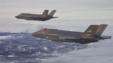 F-35 Na Uy chặn Tu-142 Nga bất chấp MiG-31 hộ tống F-35 Na Uy chặn Tu-142 Nga bất chấp MiG-31 hộ tống