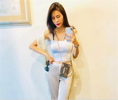 Thuỷ Tiên cũng nhiều lần khiến người hâm mộ lo lắng với vẻ ngoài thiếu cân của mình. Thuỷ Tiên cũng nhiều lần khiến người hâm mộ lo lắng với vẻ ngoài thiếu cân của mình.