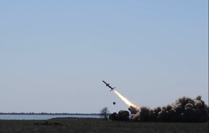 Oleksandr Turchynov, quan chức cấp cao thuộc Bộ Quốc phòng Ukraine tuyên bố, tên lửa này có thể diệt mục tiêu cách xa tới gần 300km. Vũ khí được phát triển bởi Văn phòng thiết kế nhà nước LUCH có thể được phóng từ tàu chiến, những bệ phóng di động ven biển và máy bay chiến đấu. Oleksandr Turchynov, quan chức cấp cao thuộc Bộ Quốc phòng Ukraine tuyên bố, tên lửa này có thể diệt mục tiêu cách xa tới gần 300km. Vũ khí được phát triển bởi Văn phòng thiết kế nhà nước LUCH có thể được phóng từ tàu chiến, những bệ phóng di động ven biển và máy bay chiến đấu.