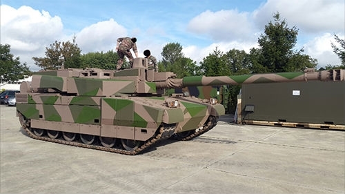 Xác nhận của Bộ trưởng Denis Manturov cho thấy, tăng Armata trang bị pháo chính có kích trước khiêm tốm hơn cả tăng Leclerc khi truyền thông Pháp công bố hình ảnh những chiến tăng AMX-56 Leclerc được trang bị loại pháo có cỡ nòng lên tới 140mm - lớn nhất thế giới đến thời điểm hiện tại. Xác nhận của Bộ trưởng Denis Manturov cho thấy, tăng Armata trang bị pháo chính có kích trước khiêm tốm hơn cả tăng Leclerc khi truyền thông Pháp công bố hình ảnh những chiến tăng AMX-56 Leclerc được trang bị loại pháo có cỡ nòng lên tới 140mm - lớn nhất thế giới đến thời điểm hiện tại.