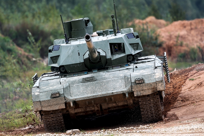 Ông, tăng Armata về cơ bản khác so với tất cả những cỗ tăng có nguồn gốc từ Liên xô hiện đang phục vụ trong Quân đội Nga. Cỗ tăng này được trang bị khẩu pháo chính với cỡ nòng 125mm có thể bắn nhiều loại đạn khác nhau và tên lửa qua nòng. Tuy nhiên, tăng Armata sẽ không được trang bị trọng pháo 152mm như thông tin trước đó. Ông, tăng Armata về cơ bản khác so với tất cả những cỗ tăng có nguồn gốc từ Liên xô hiện đang phục vụ trong Quân đội Nga. Cỗ tăng này được trang bị khẩu pháo chính với cỡ nòng 125mm có thể bắn nhiều loại đạn khác nhau và tên lửa qua nòng. Tuy nhiên, tăng Armata sẽ không được trang bị trọng pháo 152mm như thông tin trước đó.