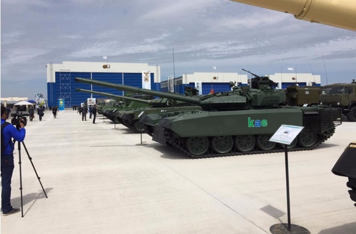Đặc biệt, khả năng tác chiến ban đêm của T-72 cũng được cải thiện đáng kể khi pháo thủ và chỉ huy xe được trang bị hệ thống quan sát quang ảnh nhiệt mới cùng với đó là hệ thống máy tính đường đạn giúp tăng tầm bắn hiệu quả của xe tăng từ 1.800m đến 2.500m. Đặc biệt, khả năng tác chiến ban đêm của T-72 cũng được cải thiện đáng kể khi pháo thủ và chỉ huy xe được trang bị hệ thống quan sát quang ảnh nhiệt mới cùng với đó là hệ thống máy tính đường đạn giúp tăng tầm bắn hiệu quả của xe tăng từ 1.800m đến 2.500m.