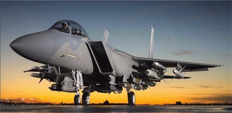 Nói về khả năng chiến đấu của F-15EX, đại diện của Không quân Mỹ khẳng định, máy bay có thể trang bị 8 tên lửa không đối không và 28 quả bom không khí GBU-39 có độ chính xác cao. Nói về khả năng chiến đấu của F-15EX, đại diện của Không quân Mỹ khẳng định, máy bay có thể trang bị 8 tên lửa không đối không và 28 quả bom không khí GBU-39 có độ chính xác cao.