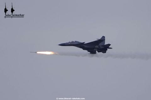 Hiện lực lượng Không quân của Ấn Độ chủ yếu dựa vào chiến đấu cơ Su-30 và MiG-29 do Nga sản xuất. Chiến đấu cơ mạnh nhất của Ấn Độ hiện nay có nguồn gốc từ Nga là loại chiến đấu cơ đa năng Sukhoi Su-30MKI. Có khoảng gần 300 chiếc tính đến năm 2019. Hiện lực lượng Không quân của Ấn Độ chủ yếu dựa vào chiến đấu cơ Su-30 và MiG-29 do Nga sản xuất. Chiến đấu cơ mạnh nhất của Ấn Độ hiện nay có nguồn gốc từ Nga là loại chiến đấu cơ đa năng Sukhoi Su-30MKI. Có khoảng gần 300 chiếc tính đến năm 2019.