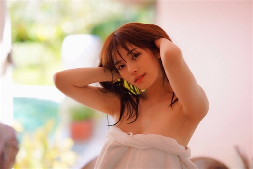 Với nhan sắc của mình, Karen nhanh chóng trở thành một tên tuổi được yêu thích trong ngành công nghiệp này. Với nhan sắc của mình, Karen nhanh chóng trở thành một tên tuổi được yêu thích trong ngành công nghiệp này.