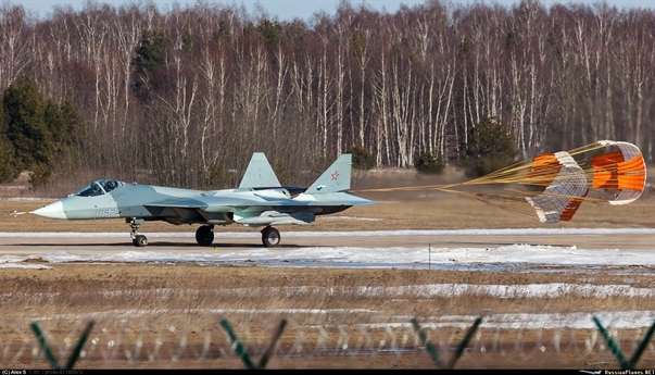 Để hoàn thành nhiệm vụ trong môi trường tác chiến hiện đại, Su-57 được tích hợp trí thông minh nhân tạo đa chế độ đều kết hợp với máy tính mạnh trên khoang máy bay. Máy tính tự động nhận dạng và xác định các mục tiêu nguy hiểm nhất, xây dựng đường bay tối ưu, giúp phi công lưạ chọn loại vũ khí và thời điểm tấn công. Để hoàn thành nhiệm vụ trong môi trường tác chiến hiện đại, Su-57 được tích hợp trí thông minh nhân tạo đa chế độ đều kết hợp với máy tính mạnh trên khoang máy bay. Máy tính tự động nhận dạng và xác định các mục tiêu nguy hiểm nhất, xây dựng đường bay tối ưu, giúp phi công lưạ chọn loại vũ khí và thời điểm tấn công.