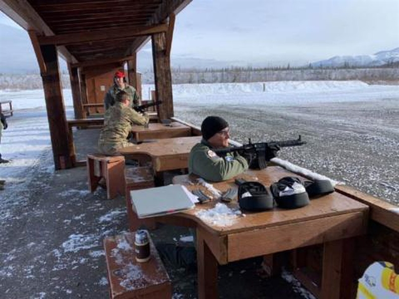 Khẩu GAU-5/A là mẫu súng cải tiến từ súng trường M4, có đặc điểm gọn nhẹ và độ tin cậy cao, đạt tầm bắn hiệu quả khoảng 200 m. Súng có thiết kế đặc biệt để có thể nhét vừa trong bộ thiết bị sinh tồn gắn dưới ghế thoát hiểm của tiêm kích. Khẩu GAU-5/A là mẫu súng cải tiến từ súng trường M4, có đặc điểm gọn nhẹ và độ tin cậy cao, đạt tầm bắn hiệu quả khoảng 200 m. Súng có thiết kế đặc biệt để có thể nhét vừa trong bộ thiết bị sinh tồn gắn dưới ghế thoát hiểm của tiêm kích.