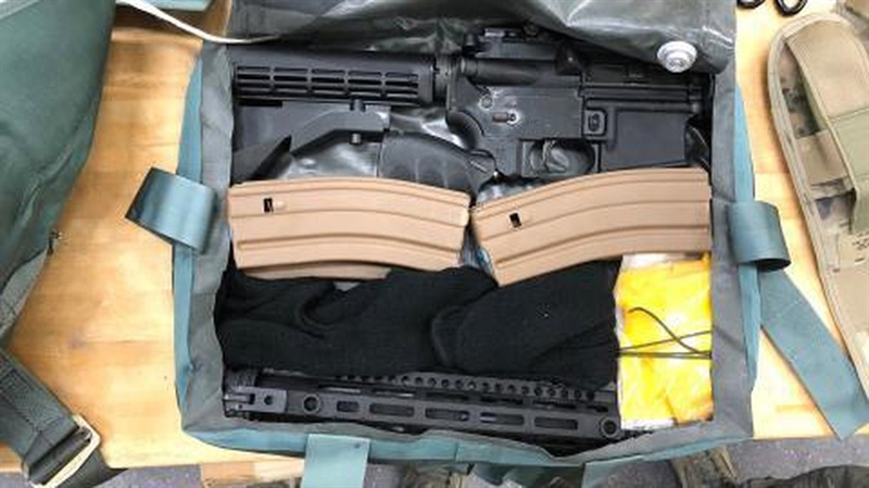 Để thích nghi với không gian chật hẹp trong buồng lái F-22, khẩu GAU-5/A được tháo rời thành hai phần, gồm nòng súng và thân súng. Phần tay cầm được gấp lại để giảm kích thước. Phi công có thể tháo lắp súng chỉ trong vòng 60 giây mà không cần dụng cụ khác. Để thích nghi với không gian chật hẹp trong buồng lái F-22, khẩu GAU-5/A được tháo rời thành hai phần, gồm nòng súng và thân súng. Phần tay cầm được gấp lại để giảm kích thước. Phi công có thể tháo lắp súng chỉ trong vòng 60 giây mà không cần dụng cụ khác.