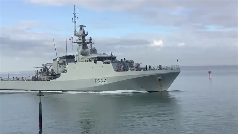 Gibraltar là cảng ghé đầu tiên của HMS Trent ngày 8/8. Chiếc tàu này rời cảng vào hôm 12/8 và đang trên đường đến miền đông Med thì gặp sự cố trên biển. HMS Trent sau đó phải nhờ đến sự hỗ trợ của các tàu cứu hộ kéo vào cảng Gibraltar. Gibraltar là cảng ghé đầu tiên của HMS Trent ngày 8/8. Chiếc tàu này rời cảng vào hôm 12/8 và đang trên đường đến miền đông Med thì gặp sự cố trên biển. HMS Trent sau đó phải nhờ đến sự hỗ trợ của các tàu cứu hộ kéo vào cảng Gibraltar.