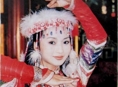 Sở hữu nhan sắc rung động lòng người nhưng cuộc đời của nàng Hàm Hương lại đầy bi kịch và yểu mệnh. Trong khi những Triệu Vy, Lâm Tâm Như, Phạm Băng Băng… đều thành sao hạng A thì Lưu Đan lại ra đi khi còn quá trẻ. Sở hữu nhan sắc rung động lòng người nhưng cuộc đời của nàng Hàm Hương lại đầy bi kịch và yểu mệnh. Trong khi những Triệu Vy, Lâm Tâm Như, Phạm Băng Băng… đều thành sao hạng A thì Lưu Đan lại ra đi khi còn quá trẻ.