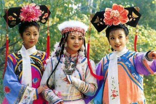 Lưu Đan là con một trong gia đình nghèo ở Cáp Nhĩ Tân. Từ bé đã yêu thích nghệ thuật, cô được bố mẹ cho đi học múa ba lê. Sau đó, người đẹp gia nhập quân đội trong đội văn nghệ binh để giảm gánh nặng kinh tế cho gia đình. Lưu Đan là con một trong gia đình nghèo ở Cáp Nhĩ Tân. Từ bé đã yêu thích nghệ thuật, cô được bố mẹ cho đi học múa ba lê. Sau đó, người đẹp gia nhập quân đội trong đội văn nghệ binh để giảm gánh nặng kinh tế cho gia đình.