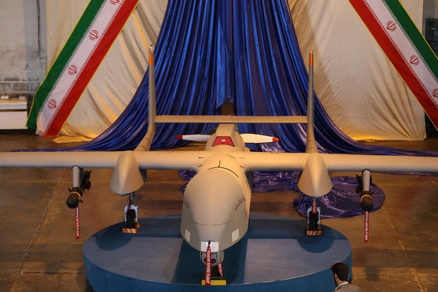 Báo Israel cho biết, máy bay Fotros còn được trang bị thiết bị hạ cánh có thể thu vào. Ngoài ra, Iran cũng đầu tư sản xuất bom xuyên giáp theo phương thẳng đứng để sử dụng cho máy bay không người lái. Báo Israel cho biết, máy bay Fotros còn được trang bị thiết bị hạ cánh có thể thu vào. Ngoài ra, Iran cũng đầu tư sản xuất bom xuyên giáp theo phương thẳng đứng để sử dụng cho máy bay không người lái.