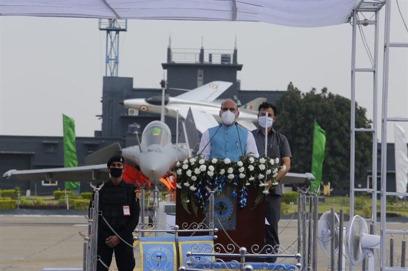 Sự kiện có sự tham dự của Bộ trưởng Quốc phòng Ấn Độ Rajnath Singh, Bộ trưởng Các lực lượng vũ trang Pháp Florence Parly cùng với Tổng tham mưu trưởng Quốc phòng Bipin Rawat, Nguyên soái Không quân RKS Bhadauria cùng nhiều quan chức quốc phòng cấp cao khác. Sự kiện có sự tham dự của Bộ trưởng Quốc phòng Ấn Độ Rajnath Singh, Bộ trưởng Các lực lượng vũ trang Pháp Florence Parly cùng với Tổng tham mưu trưởng Quốc phòng Bipin Rawat, Nguyên soái Không quân RKS Bhadauria cùng nhiều quan chức quốc phòng cấp cao khác.