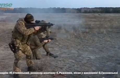 Malyuk có thiết kế kiểu bullpup, tức là toàn bộ phần khóa nòng và hộp đạn đều được lắp phía sau cò súng. Malyuk có thiết kế kiểu bullpup, tức là toàn bộ phần khóa nòng và hộp đạn đều được lắp phía sau cò súng.