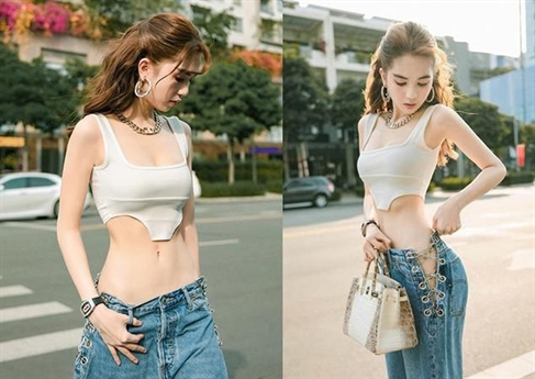 “Gà cưng” một thời của Khắc Tiệp có lẽ không chỉ muốn chứng minh nhan sắc vẫn ở đỉnh cao mà cách chọn trang phục này như một cách giữ vững phong độ làm những điều ít ai dám làm trong showbiz. “Gà cưng” một thời của Khắc Tiệp có lẽ không chỉ muốn chứng minh nhan sắc vẫn ở đỉnh cao mà cách chọn trang phục này như một cách giữ vững phong độ làm những điều ít ai dám làm trong showbiz.