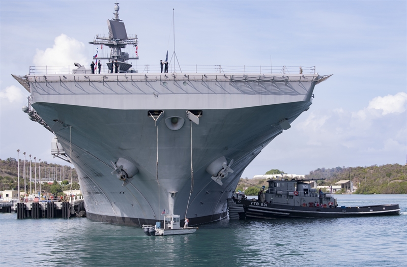 USS Tripoli có thể mang theo 38 máy bay các loại trong cấu hình tiêu chuẩn, bao gồm 10 tiêm kích tàng hình F-35B, 12 máy bay vận tải MV-22 Osprey, 8 trực thăng tấn công AH-1Z Cobra, 4 trực thăng vận tải CH-53E Super Stallion và 4 trực thăng tìm kiếm cứu hộ MH-60S Seahawk, cùng số lượng lớn chiến đấu lội nước. USS Tripoli có thể mang theo 38 máy bay các loại trong cấu hình tiêu chuẩn, bao gồm 10 tiêm kích tàng hình F-35B, 12 máy bay vận tải MV-22 Osprey, 8 trực thăng tấn công AH-1Z Cobra, 4 trực thăng vận tải CH-53E Super Stallion và 4 trực thăng tìm kiếm cứu hộ MH-60S Seahawk, cùng số lượng lớn chiến đấu lội nước.