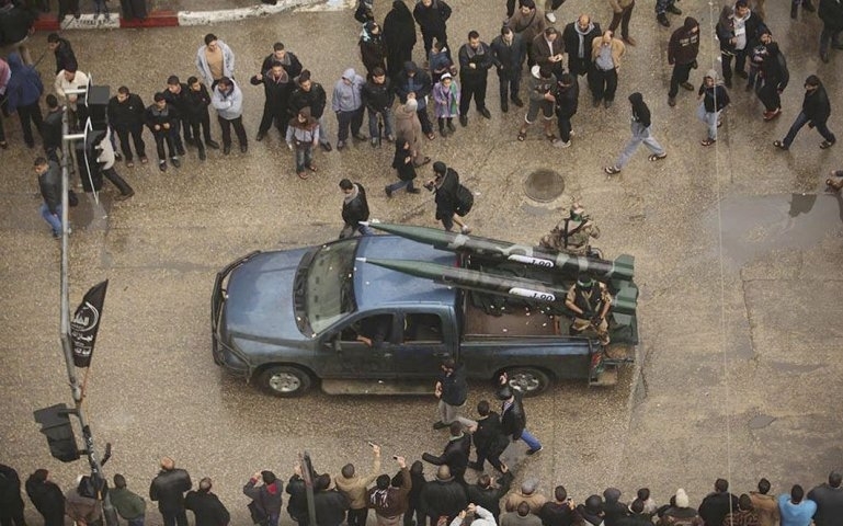 Theo Janes, các tên lửa được khoe lần này gồm loại do Hamas tự sản xuất J-90 và R-160, hệ thống M-75 nhiều khả năng là biến thể của loại Fajr-5 cỡ 333 mm của Iran. Theo Janes, các tên lửa được khoe lần này gồm loại do Hamas tự sản xuất J-90 và R-160, hệ thống M-75 nhiều khả năng là biến thể của loại Fajr-5 cỡ 333 mm của Iran.