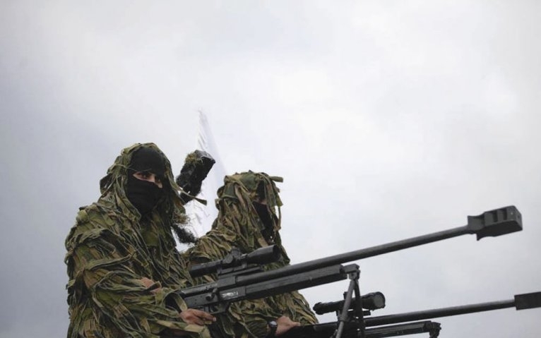Hamas đang cố gắng sở hữu loại tên lửa có khả năng tấn công hầu hết các khu dân cư của Israel. Mục tiêu của Hamas là phát triển một loại tên lửa có quỹ đạo tấn công khá dốc nhằm vượt qua hệ thống đánh chặn Iron Dome. Hamas đang cố gắng sở hữu loại tên lửa có khả năng tấn công hầu hết các khu dân cư của Israel. Mục tiêu của Hamas là phát triển một loại tên lửa có quỹ đạo tấn công khá dốc nhằm vượt qua hệ thống đánh chặn Iron Dome.