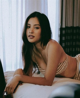 Những hình ảnh được nhiều người khen ngợi là gợi cảm, phá cách hơn hầu hết những người đàn chị đi trước. Những hình ảnh được nhiều người khen ngợi là gợi cảm, phá cách hơn hầu hết những người đàn chị đi trước.