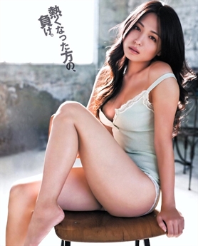 Tham gia showbiz khi mới 17 tuổi, Yukie Kawamura nhanh chóng có được thành công. Tham gia showbiz khi mới 17 tuổi, Yukie Kawamura nhanh chóng có được thành công.