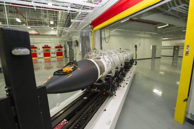 Theo tiến sĩ Lawrence, giám đốc kỹ thuật của Raytheon, hiện nay, SM-3 IIA do công ty Raytheon chế tạo trong khuôn khổ chương trình hợp tác Mỹ - Nhật, với tổng chi phí đầu tư khoảng 2 tỷ USD. Chúng sẽ được sử dụng trong các hệ thống tác chiến Aegis do công ty Lockheed Martin của Mỹ phát triển. Theo tiến sĩ Lawrence, giám đốc kỹ thuật của Raytheon, hiện nay, SM-3 IIA do công ty Raytheon chế tạo trong khuôn khổ chương trình hợp tác Mỹ - Nhật, với tổng chi phí đầu tư khoảng 2 tỷ USD. Chúng sẽ được sử dụng trong các hệ thống tác chiến Aegis do công ty Lockheed Martin của Mỹ phát triển.