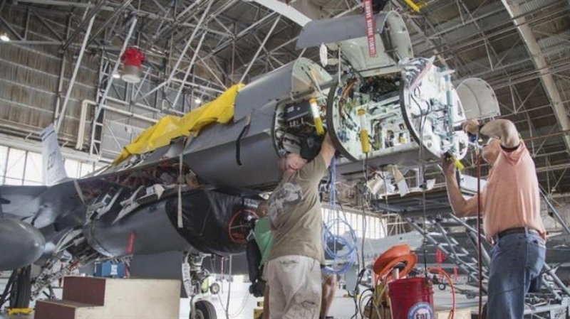Hệ thống radar kiểm soát hỏa lực APG-83 giúp F-16V có được những khả năng chiến đấu không đối không và không đối đất của các dòng tiêm kích thế hệ thứ 5. Northdrop Grumman cũng là đơn vị cung cấp các loại radar AESA cho dòng máy bay tối tân nhất hiện nay của Mỹ là F-22 Raptor và F-35 Lightning II. Hệ thống radar kiểm soát hỏa lực APG-83 giúp F-16V có được những khả năng chiến đấu không đối không và không đối đất của các dòng tiêm kích thế hệ thứ 5. Northdrop Grumman cũng là đơn vị cung cấp các loại radar AESA cho dòng máy bay tối tân nhất hiện nay của Mỹ là F-22 Raptor và F-35 Lightning II.