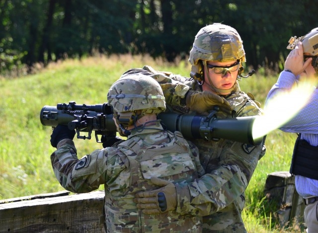 Để hoàn thành loạt nhiệm vụ của mình, hệ thống ngắm của Carl-Gustaf M4 được đánh giá rất thông minh với các đầu ruồi được thiết kế như một bộ phận chốt khóa để gắn thêm các thiết bị phục vụ tác chiến ban đêm như màn hình hiển thị hoặc đèn laser. Để hoàn thành loạt nhiệm vụ của mình, hệ thống ngắm của Carl-Gustaf M4 được đánh giá rất thông minh với các đầu ruồi được thiết kế như một bộ phận chốt khóa để gắn thêm các thiết bị phục vụ tác chiến ban đêm như màn hình hiển thị hoặc đèn laser.