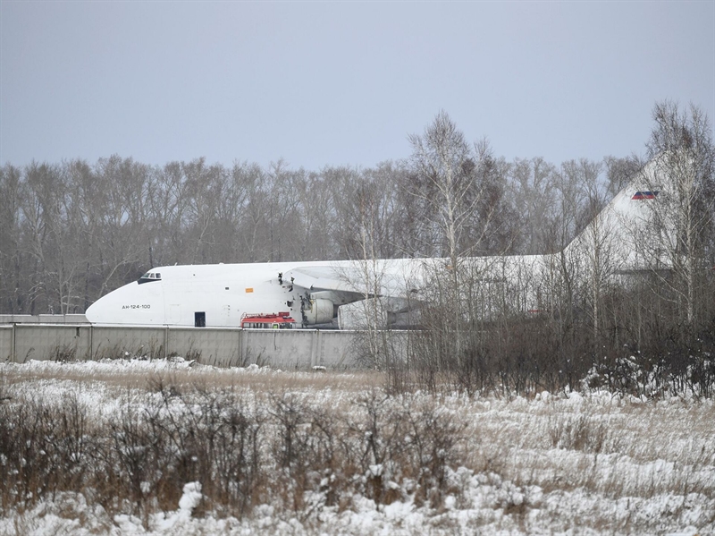 Cơ quan điều tra khu vực Tây Siberia của Novosibirsk đã bắt đầu tiến hành kiểm tra hiện trường trước khi điều tra về sự cố trên máy bay. Cơ quan điều tra khu vực Tây Siberia của Novosibirsk đã bắt đầu tiến hành kiểm tra hiện trường trước khi điều tra về sự cố trên máy bay.