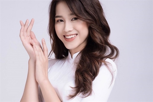 Cô hiện đang là sinh viên năm hai ngành Luật Kinh doanh của trường Đại học Kinh tế Quốc dân. Cô hiện đang là sinh viên năm hai ngành Luật Kinh doanh của trường Đại học Kinh tế Quốc dân.