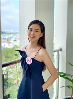 Không giống như nhiều thí sinh khác, Đỗ Thị Hà cho biết gia cảnh nhà cô không quá khá giả. Mỗi tháng cô chỉ được bố mẹ cho 2 triệu nên tiền đi thi là tiền cô phải tiết kiệm suốt một khoảng thời gian. Không giống như nhiều thí sinh khác, Đỗ Thị Hà cho biết gia cảnh nhà cô không quá khá giả. Mỗi tháng cô chỉ được bố mẹ cho 2 triệu nên tiền đi thi là tiền cô phải tiết kiệm suốt một khoảng thời gian.