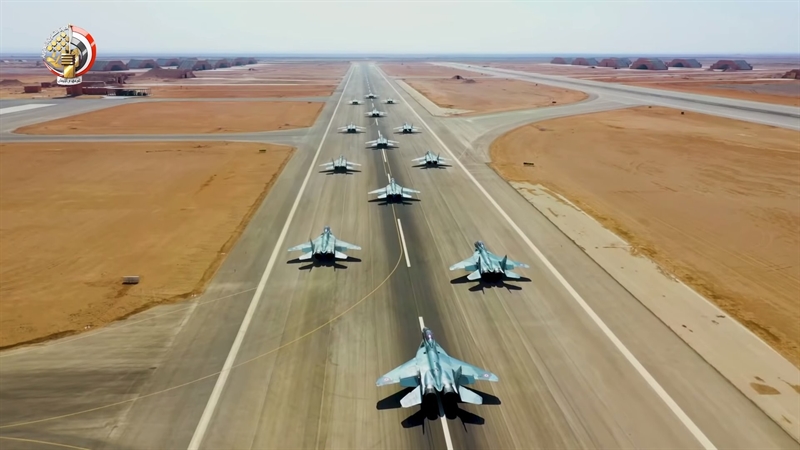 Nguồn tin này cho rằng, chỉ với RVV-SD trên MiG-29, Ai Cập có thể khiến Thổ Nhĩ Kỳ phải tính toán kỹ khi thực hiện bất cứ hành động nào có tác động đến Cairo. Bởi cùng với RVV-SD, trên tiêm kích Ai Cập còn có sự xuất hiện của cả KAB-500 - loại bom chính xác thường được Nga sử dụng không kích phiến quân tại Syria. Nguồn tin này cho rằng, chỉ với RVV-SD trên MiG-29, Ai Cập có thể khiến Thổ Nhĩ Kỳ phải tính toán kỹ khi thực hiện bất cứ hành động nào có tác động đến Cairo. Bởi cùng với RVV-SD, trên tiêm kích Ai Cập còn có sự xuất hiện của cả KAB-500 - loại bom chính xác thường được Nga sử dụng không kích phiến quân tại Syria.