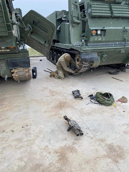 Cùng với việc M270 chính thức hoạt động tại châu Âu, tờ Defense News dẫn tuyên bố của lực lượng Mỹ tại châu Âu khẳng định, hệ thống phóng phản lực M270 có thể đe dọa cả Liên Xô trước đây và hiện tại là Nga bởi M270 được xem là hệ thống phóng phản lực mạnh nhất của Quân đội Mỹ, có thể phóng cả đạn chiến thuật với tầm bắn lên đến gần 300km. Cùng với việc M270 chính thức hoạt động tại châu Âu, tờ Defense News dẫn tuyên bố của lực lượng Mỹ tại châu Âu khẳng định, hệ thống phóng phản lực M270 có thể đe dọa cả Liên Xô trước đây và hiện tại là Nga bởi M270 được xem là hệ thống phóng phản lực mạnh nhất của Quân đội Mỹ, có thể phóng cả đạn chiến thuật với tầm bắn lên đến gần 300km.