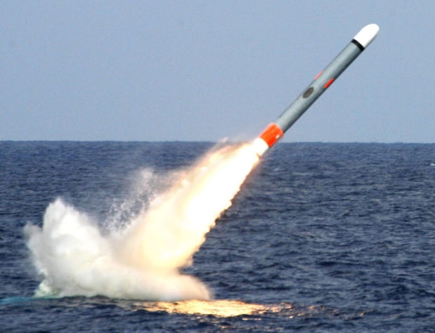 Để chính thức được chọn trang bị cho tàu ngầm hạt nhân Mỹ, ngay từ năm 2015, Công ty Raytheon đã tiến hành thử nghiệm thành công khả năng đánh mục tiêu di động của tên lửa hành trình tầm xa Tomahawk phiên bản mới. Để chính thức được chọn trang bị cho tàu ngầm hạt nhân Mỹ, ngay từ năm 2015, Công ty Raytheon đã tiến hành thử nghiệm thành công khả năng đánh mục tiêu di động của tên lửa hành trình tầm xa Tomahawk phiên bản mới.