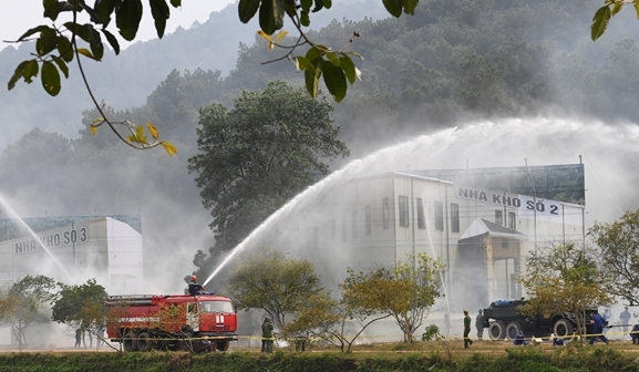 Theo QĐND, tình huống đề ra trong cuộc diễn tập là ứng phó sự cố môi trường quy mô liên tỉnh năm 2020, với tình huống giả định xảy ra cháy nổ kho chứa Amoni nitrat. Theo QĐND, tình huống đề ra trong cuộc diễn tập là ứng phó sự cố môi trường quy mô liên tỉnh năm 2020, với tình huống giả định xảy ra cháy nổ kho chứa Amoni nitrat.