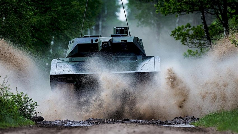 Theo Defense News, Quân đội Mỹ vừa chính thức nhận hồ sơ dự thầu của nhà sản xuất Rheinmetall Đức với xe chiến đấu thế hệ mới Lynx. Tham gia gói thầu mua sắm xe chiến đấu mới của Mỹ ngoài Rheinmetall còn có liên doanh được thành lập bởi Công ty Raytheon của Mỹ. Theo Defense News, Quân đội Mỹ vừa chính thức nhận hồ sơ dự thầu của nhà sản xuất Rheinmetall Đức với xe chiến đấu thế hệ mới Lynx. Tham gia gói thầu mua sắm xe chiến đấu mới của Mỹ ngoài Rheinmetall còn có liên doanh được thành lập bởi Công ty Raytheon của Mỹ.