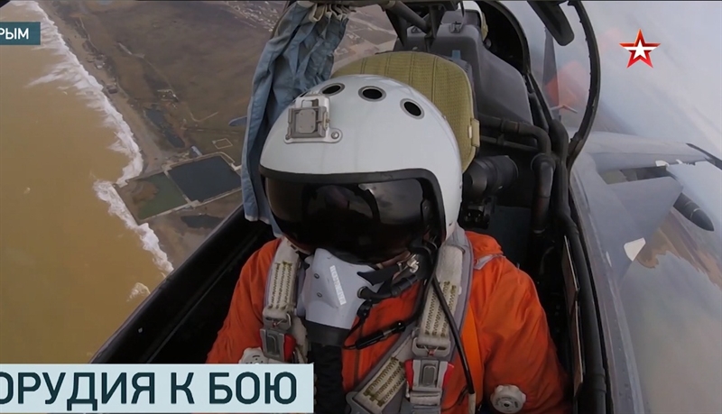 Đoạn video được thực hiện từ buồng lái của một chiếc tiêm kích đa năng Su-30SM cho thấy, chiến đấu cơ Su-24M và Su-30SM mang theo vũ khí chống hạm hạng nặng, trong đó có Kh-31 tham gia cuộc diễn tập diệt hạm trên Biển Đen. Đoạn video được thực hiện từ buồng lái của một chiếc tiêm kích đa năng Su-30SM cho thấy, chiến đấu cơ Su-24M và Su-30SM mang theo vũ khí chống hạm hạng nặng, trong đó có Kh-31 tham gia cuộc diễn tập diệt hạm trên Biển Đen.