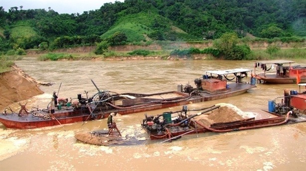 'Cát tặc' thu lợi 23 tỷ đồng: Phần nổi tảng băng chìm 'Cát tặc' thu lợi 23 tỷ đồng: Phần nổi tảng băng chìm