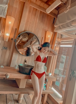 Có thể nói, vốn đã ưa chuộng phong cách sexy nhưng sau ly hôn thì Quỳnh Nga càng gợi cảm hơn. Có thể nói, vốn đã ưa chuộng phong cách sexy nhưng sau ly hôn thì Quỳnh Nga càng gợi cảm hơn.