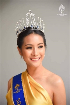 Theo báo chí xứ Chùa Vàng, một vụ tai nạn nghiêm trọng đã xảy ra trong khuôn viên khoa Luật của Đại học Khon Kaen đã khiến 3 người tử vong trong đó có Á hậu Thái Lan. Theo báo chí xứ Chùa Vàng, một vụ tai nạn nghiêm trọng đã xảy ra trong khuôn viên khoa Luật của Đại học Khon Kaen đã khiến 3 người tử vong trong đó có Á hậu Thái Lan.