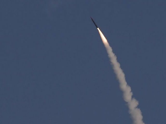 Được Tập đoàn Boeing cùng hợp tác sản xuất, tổ hợp phòng thủ tên lửa Arrow 3 của Israel có khả năng tiêu diệt các mục tiêu ở ngoài bầu khí quyển. Đây được coi là hệ thống phòng thủ đứng hàng đầu thế giới, bên cạnh hệ thống THAAD của Mỹ và S-500 của Nga. Được Tập đoàn Boeing cùng hợp tác sản xuất, tổ hợp phòng thủ tên lửa Arrow 3 của Israel có khả năng tiêu diệt các mục tiêu ở ngoài bầu khí quyển. Đây được coi là hệ thống phòng thủ đứng hàng đầu thế giới, bên cạnh hệ thống THAAD của Mỹ và S-500 của Nga.