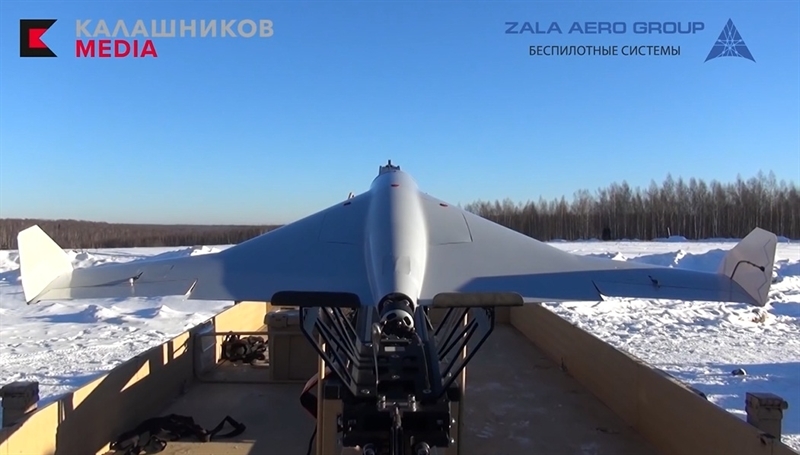 Theo hình ảnh được công bố, dù KYB có cấu tạo bên ngoài khá giống Harpy của Israel nhưng chiếc UAV của Kalashnikov lại được phóng tương tự kiểu bắn của súng cao su. Theo hình ảnh được công bố, dù KYB có cấu tạo bên ngoài khá giống Harpy của Israel nhưng chiếc UAV của Kalashnikov lại được phóng tương tự kiểu bắn của súng cao su.