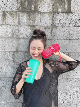 Thậm chí, có người còn lo lắng cô sẽ giống Chi Pu đi theo con đường gợi cảm. Thậm chí, có người còn lo lắng cô sẽ giống Chi Pu đi theo con đường gợi cảm.